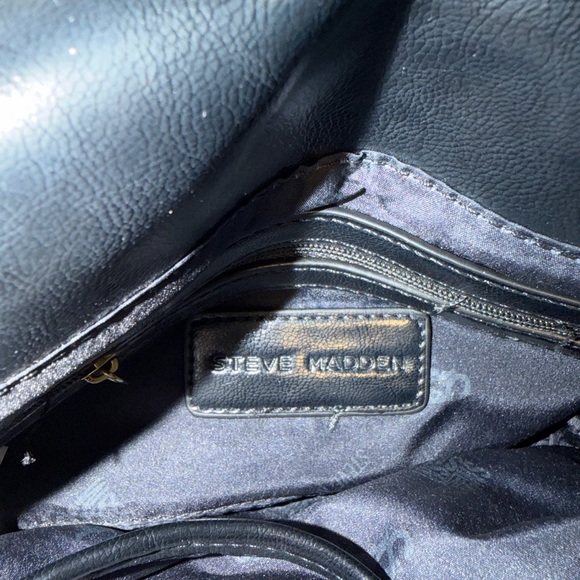 Steve Madden Black Quilted Bag with Gold Chain - Picture 5 of 8